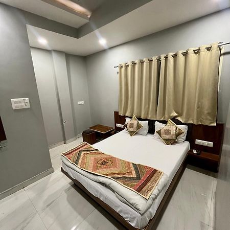 Hotel Shankar 乌贾因 外观 照片