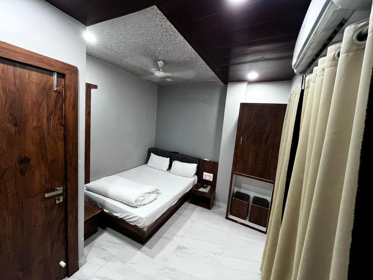 Hotel Shankar 乌贾因 外观 照片