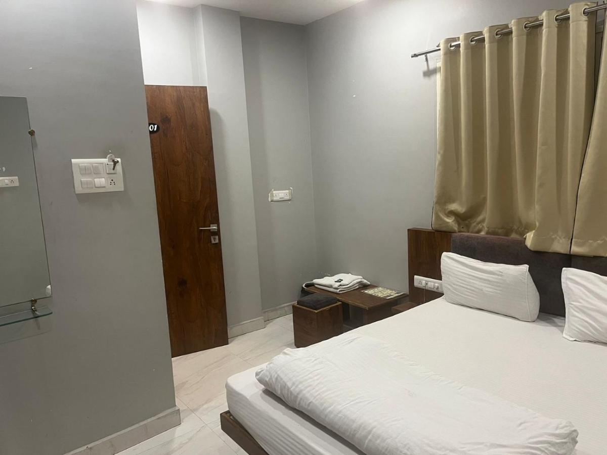 Hotel Shankar 乌贾因 外观 照片