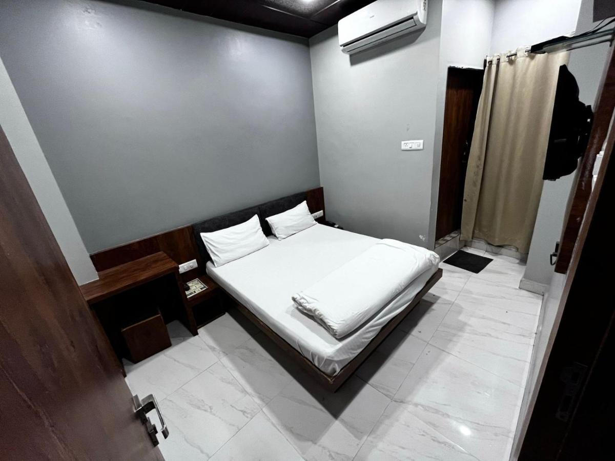 Hotel Shankar 乌贾因 外观 照片