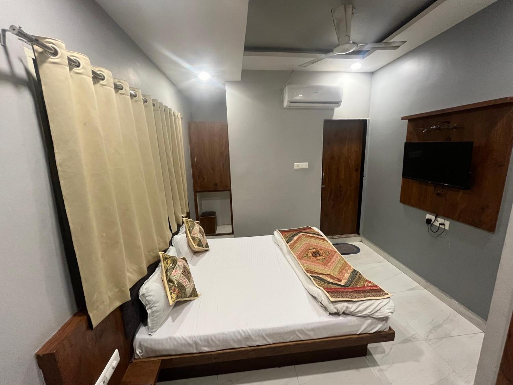 Hotel Shankar 乌贾因 外观 照片