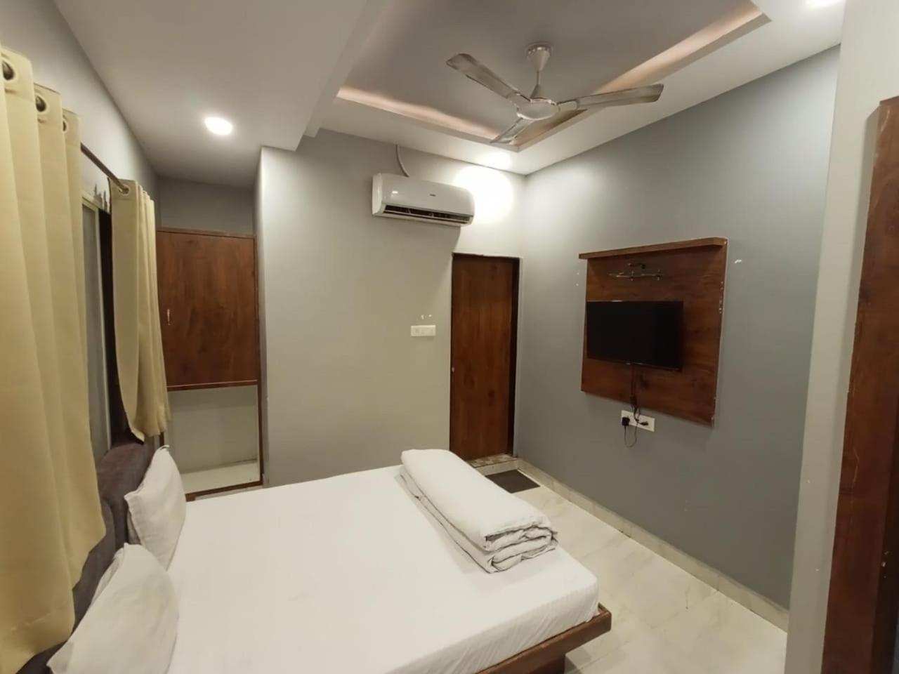 Hotel Shankar 乌贾因 外观 照片