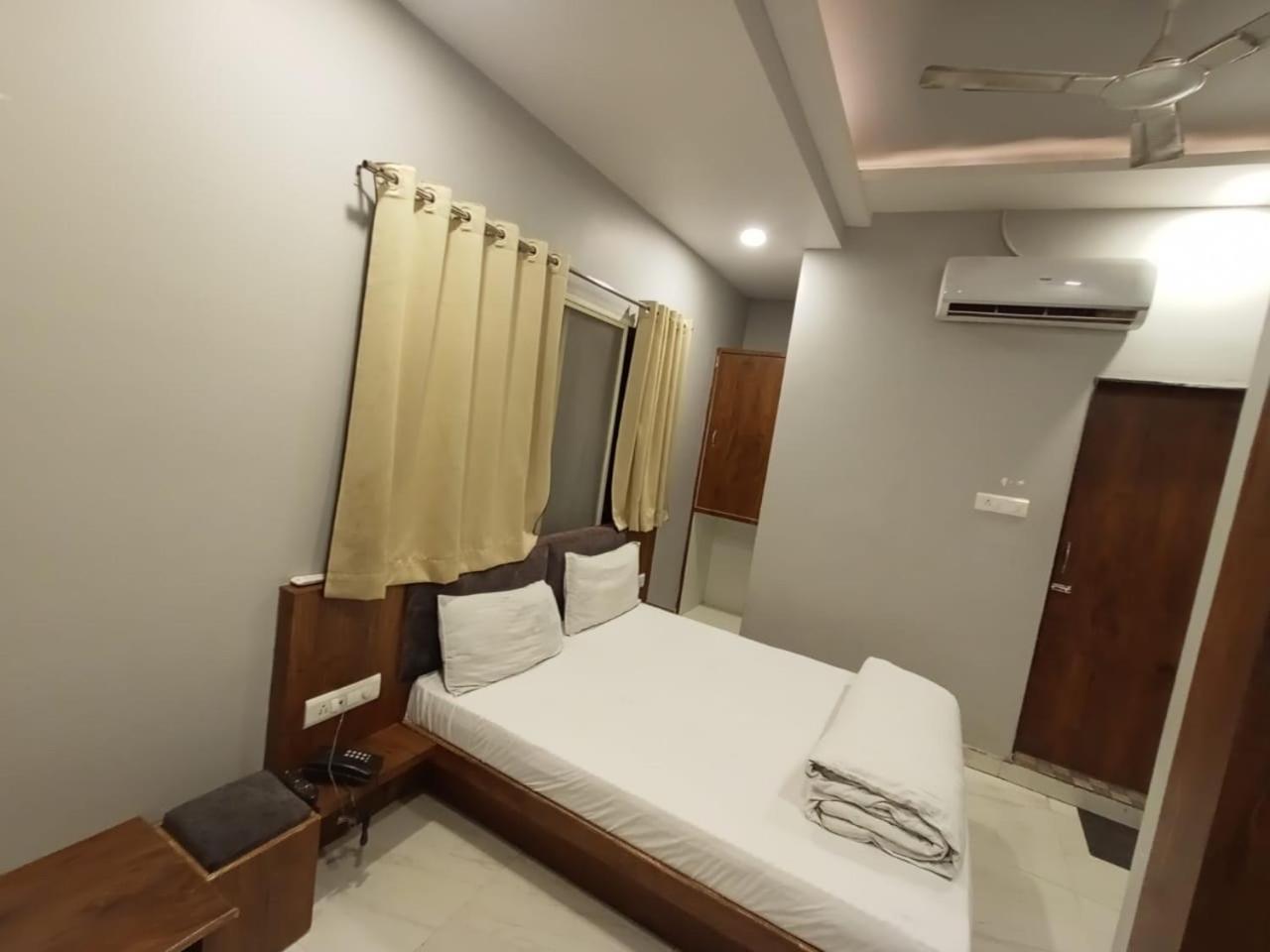 Hotel Shankar 乌贾因 外观 照片